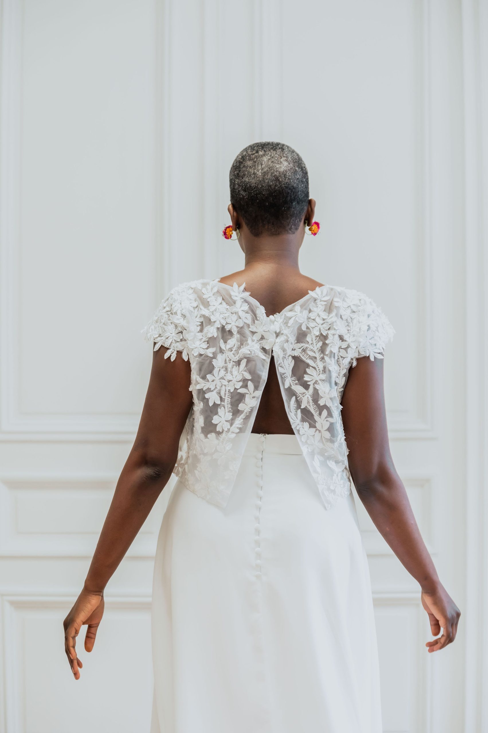 Robe de mariée en noir et blanc