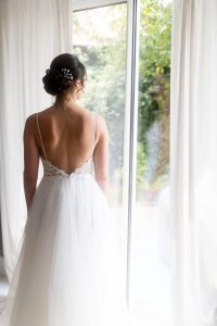 Photo de mariage avec une cliente portant la robe Livia