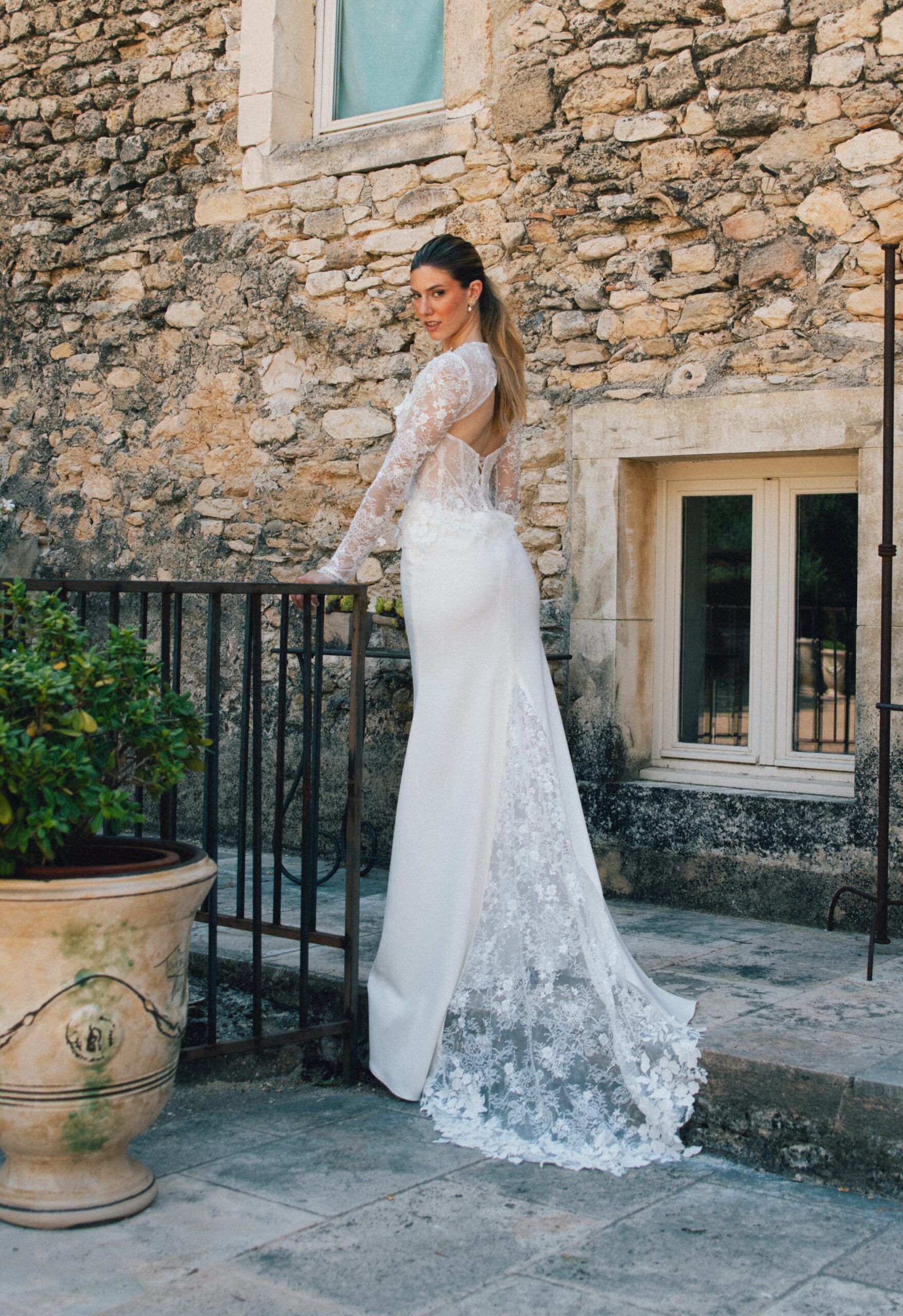 Robe de mariée en noir et blanc
