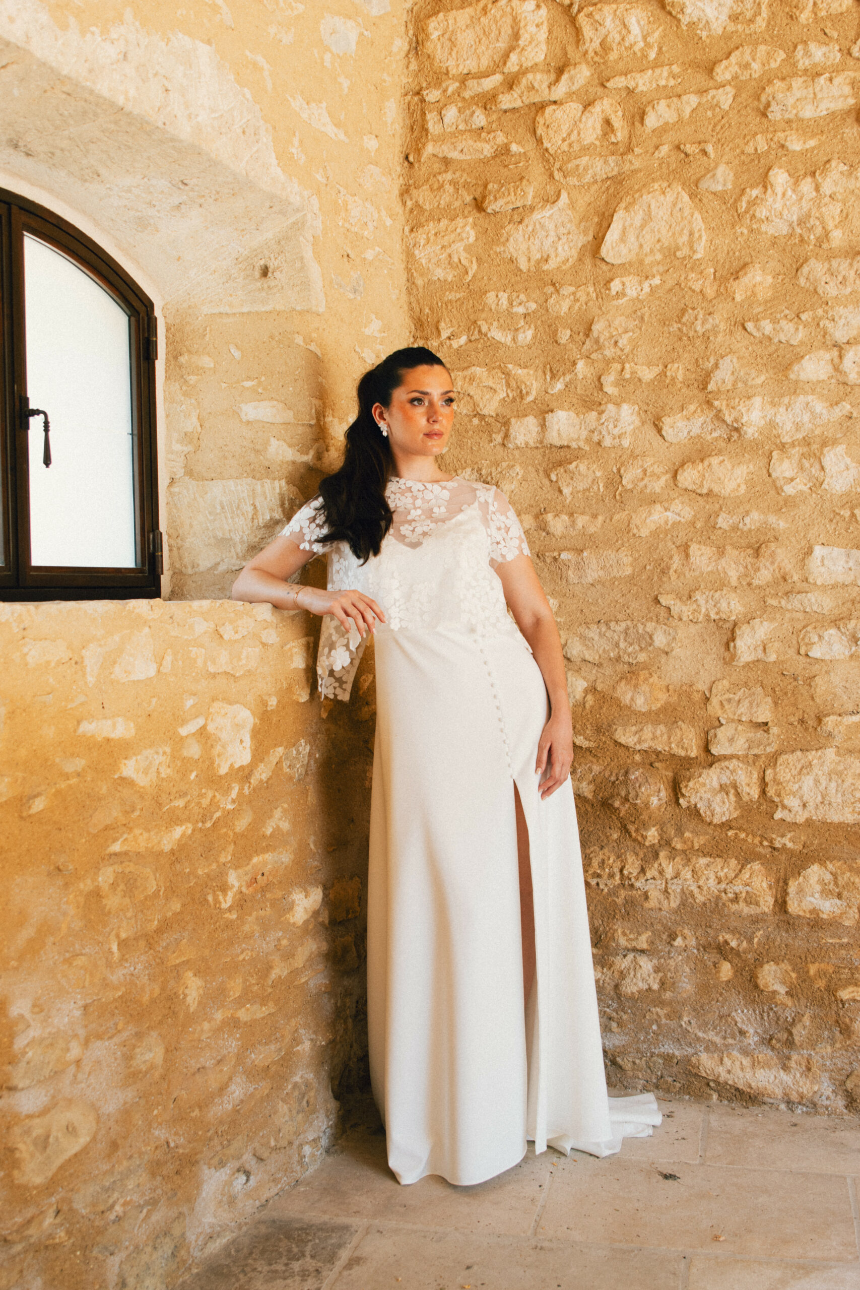 Robe de mariée en noir et blanc