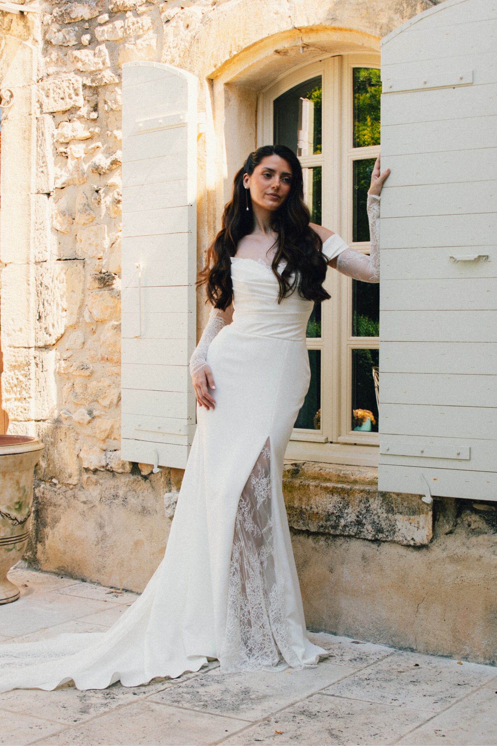Robe de mariée en noir et blanc